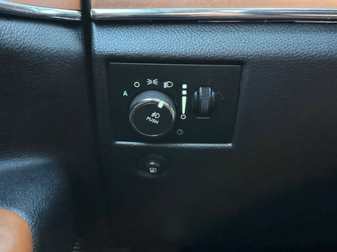 Used 2013 Jeep Grand Cherokee Overland AWD/4WD image 35