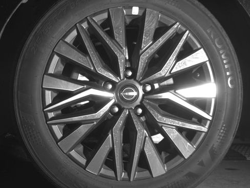 Used 2025 Nissan Altima 2.5 SV FWD image 12