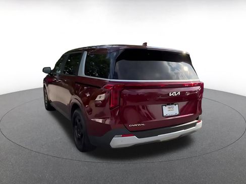 Used 2026 Kia Carnival FWD image 11