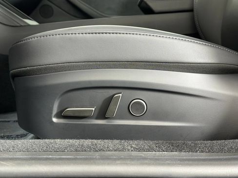 Used 2024 Tesla Model 3 Standard Range RWD image 11
