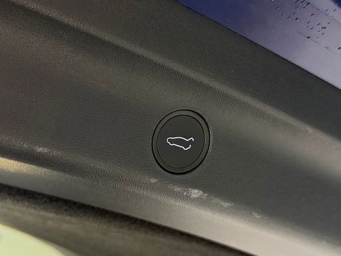 Used 2023 Tesla Model Y Performance image 17