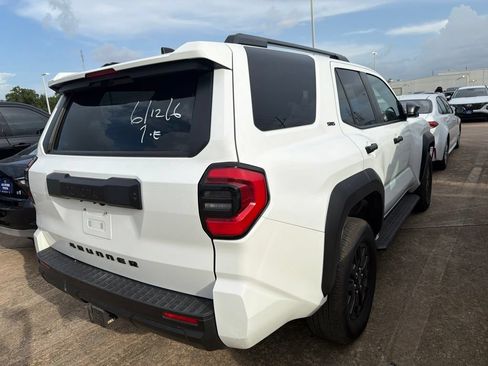 Used 2025 Toyota 4Runner SR5 AWD/4WD image 5