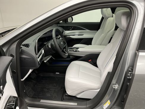 New 2025 Cadillac Lyriq Luxury image 3