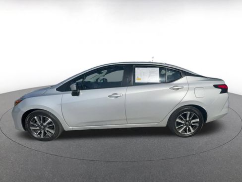 Used 2025 Nissan Versa SV image 9