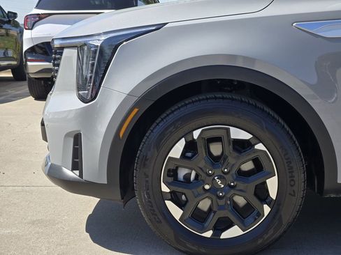 Certified 2025 Kia Sorento S FWD image 14