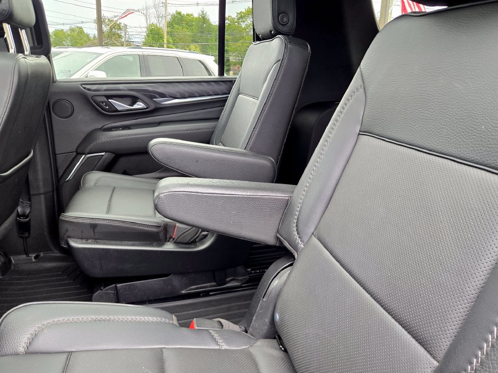 Used 2023 GMC Yukon XL Denali AWD/4WD image 16