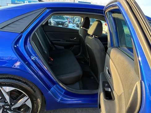 Used 2023 Hyundai Elantra SEL w/ Convenience Package image 18