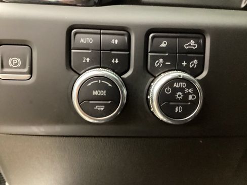 Used 2025 GMC Sierra 1500 AT4 w/ AT4 Preferred Package AWD/4WD image 19