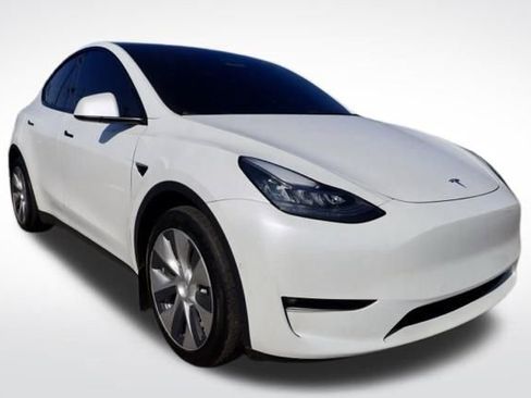 Used 2021 Tesla Model Y Long Range image 2
