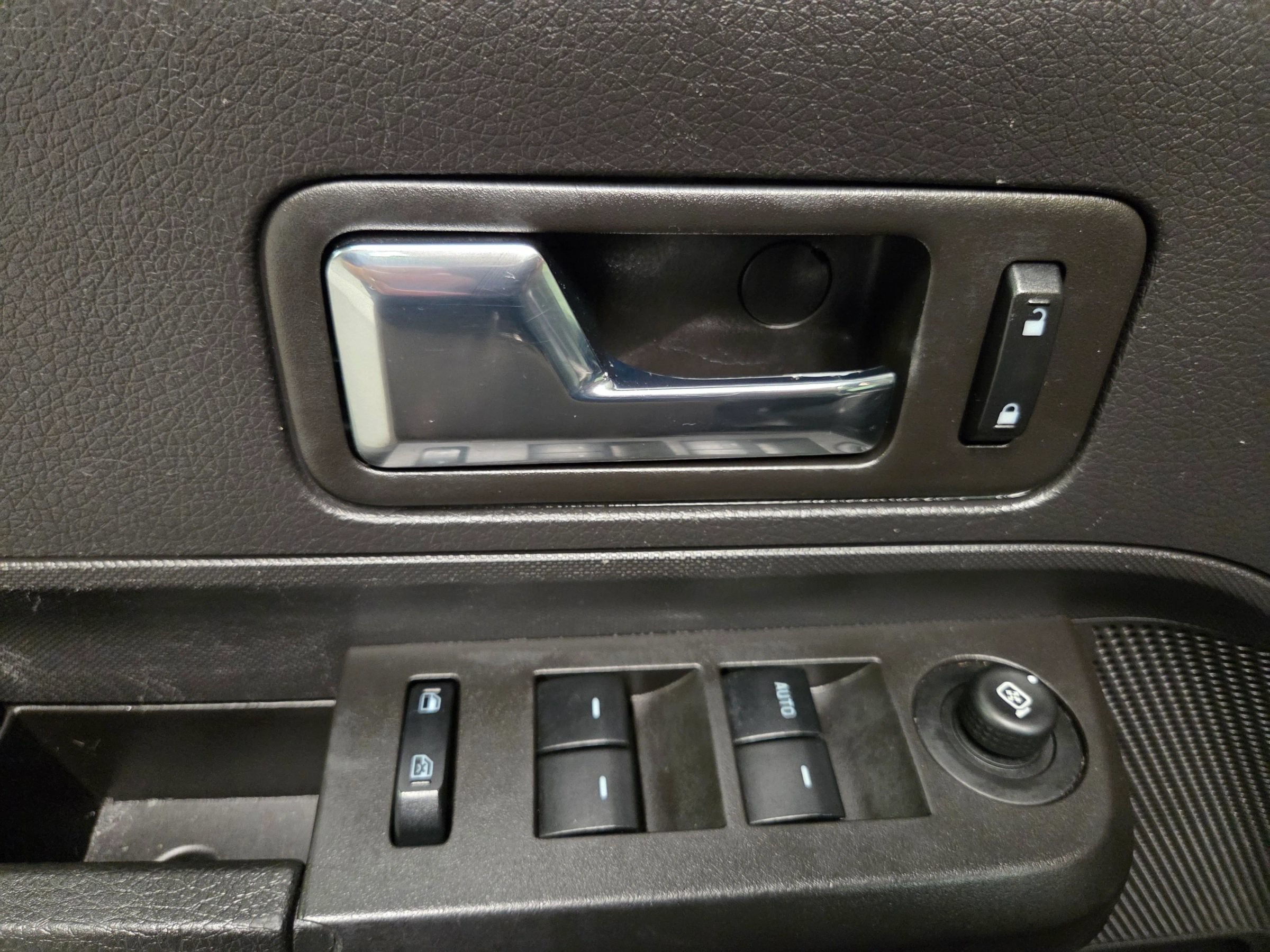 Used 2010 Ford Edge SEL FWD image 16