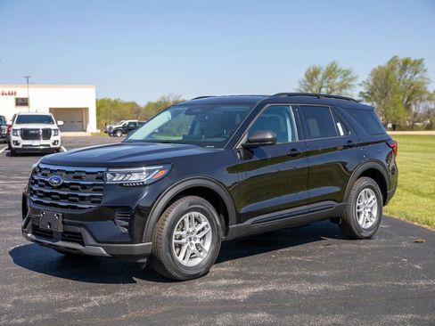 New 2026 Ford Explorer Active AWD/4WD image 3