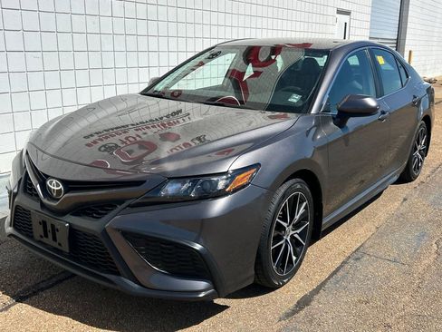 Used 2021 Toyota Camry SE image 1