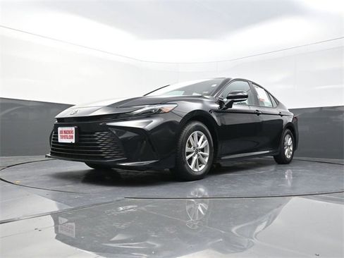 Used 2025 Toyota Camry LE image 29