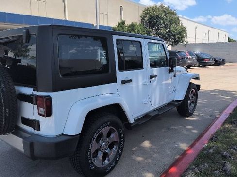Used 2018 Jeep Wrangler Unlimited Sahara AWD/4WD image 7