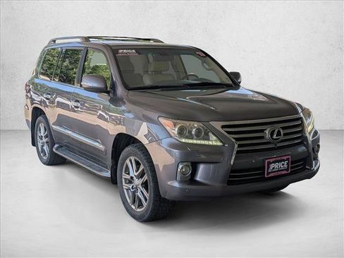 Used 2013 Lexus LX 570 4WD w/ Luxury Pkg image 3