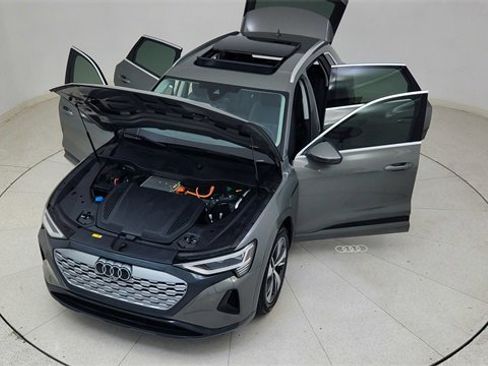 Used 2024 Audi Q8 e-tron Premium image 85