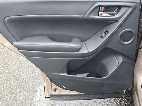 Used 2015 Subaru Forester 2.5i Limited image 32