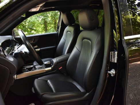 Used 2021 Mercedes-Benz GLB 250 4MATIC image 15