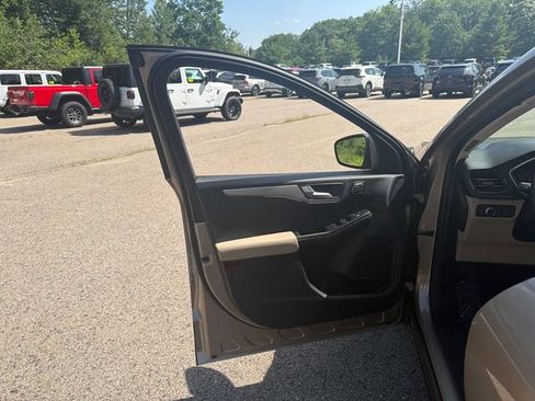 Used 2020 Ford Escape SEL AWD/4WD image 22