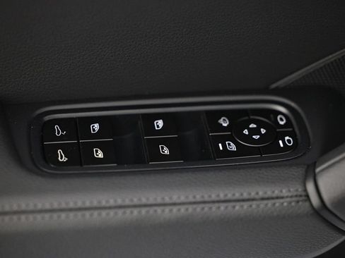New 2026 Porsche Cayenne Coupe AWD/4WD image 21