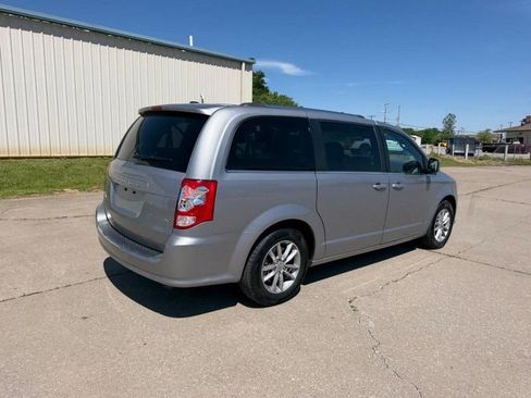 Used 2020 Dodge Grand Caravan SXT FWD image 3