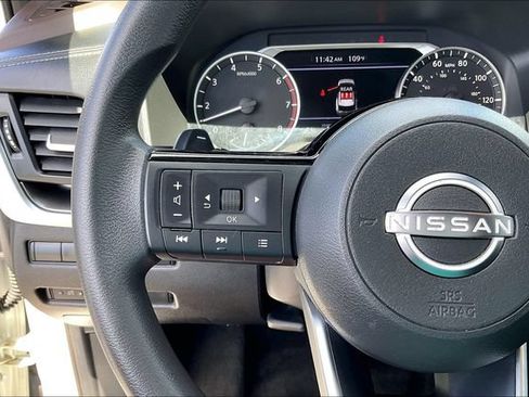 Used 2023 Nissan Rogue SV FWD image 18