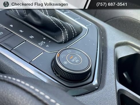 Used 2021 Volkswagen Tiguan SE w/ Panoramic Sunroof Package AWD/4WD image 45