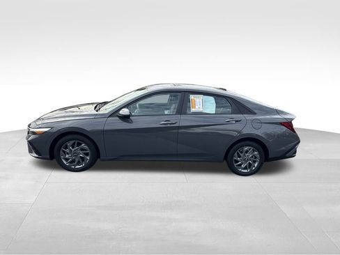 Used 2024 Hyundai Elantra SEL image 4