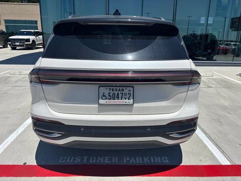 Used 2025 Lincoln Nautilus Reserve AWD/4WD image 5