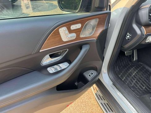 Used 2024 Mercedes-Benz GLS 580 4MATIC image 17