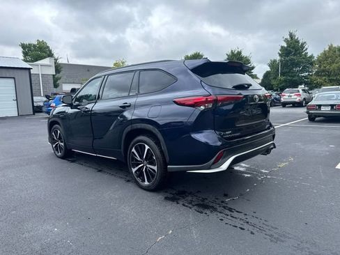 Used 2021 Toyota Highlander XSE AWD/4WD image 3