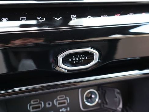New 2026 Jeep Grand Cherokee L Limited w/ Luxury Tech Group II AWD/4WD image 21