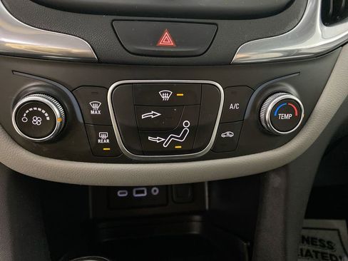 Used 2019 Chevrolet Equinox LT image 18