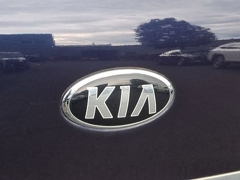 Used 2018 Kia Sedona LX w/ LX Essentials Premium Package FWD image 29