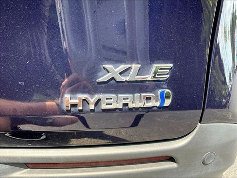 Used 2024 Toyota Sienna XLE AWD/4WD image 24
