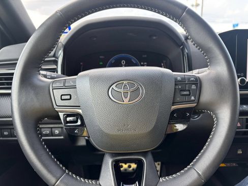 Used 2026 Toyota Camry SE FWD image 27
