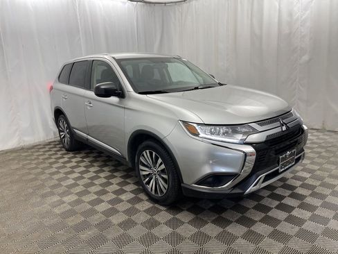 Used 2020 Mitsubishi Outlander ES image 2