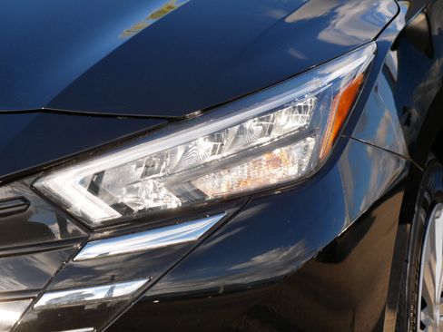 Certified 2025 Nissan Versa S w/ Trunk Package image 16