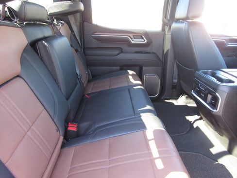 Used 2023 Chevrolet Silverado 1500 High Country w/ Z71 Off-Road Package image 12