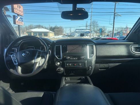 Used 2019 Nissan Titan SV w/ SV Convenience Package image 19
