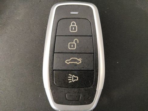 Used 2018 Jeep Compass Latitude FWD image 32