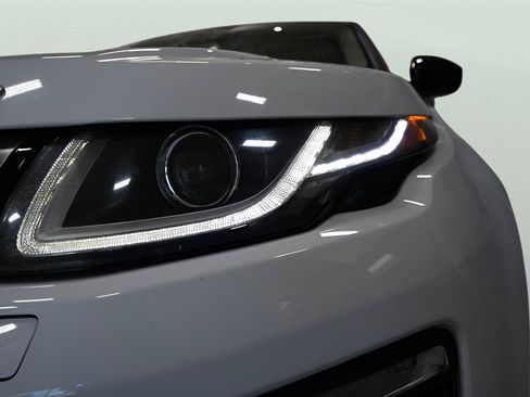 Used 2018 Land Rover Range Rover Evoque SE AWD/4WD image 33