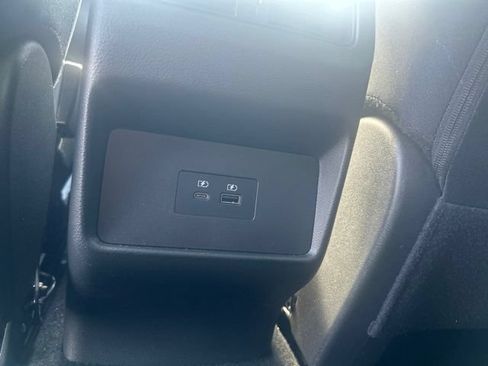 Used 2023 Nissan Rogue SV AWD/4WD image 34