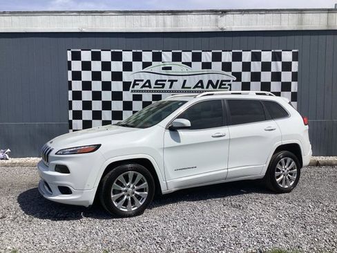 Used 2017 Jeep Cherokee Overland w/ Technology Group image 6