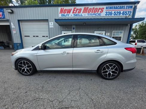Used 2018 Ford Focus SEL FWD image 8