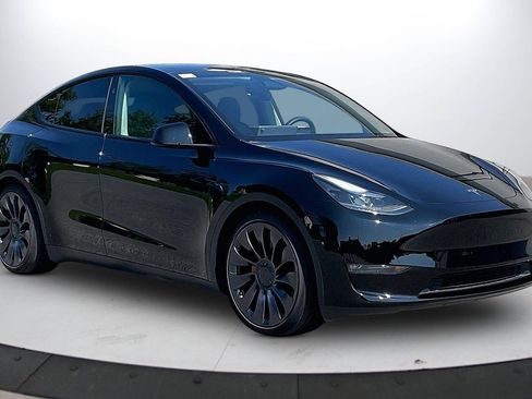 Used 2025 Tesla Model Y Performance AWD/4WD image 2
