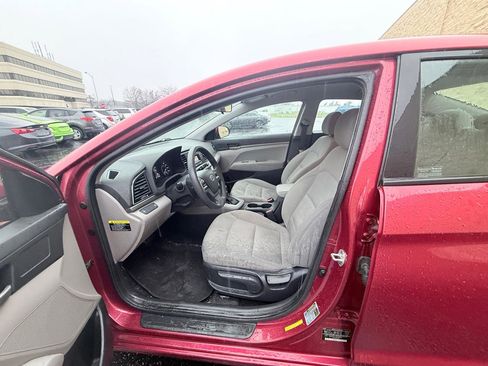 Used 2017 Hyundai Elantra SE image 10