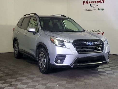 Used 2022 Subaru Forester Premium image 2