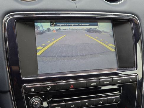 Used 2011 Jaguar XJ L image 19