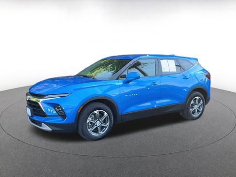 Used 2025 Chevrolet Blazer LT FWD image 8